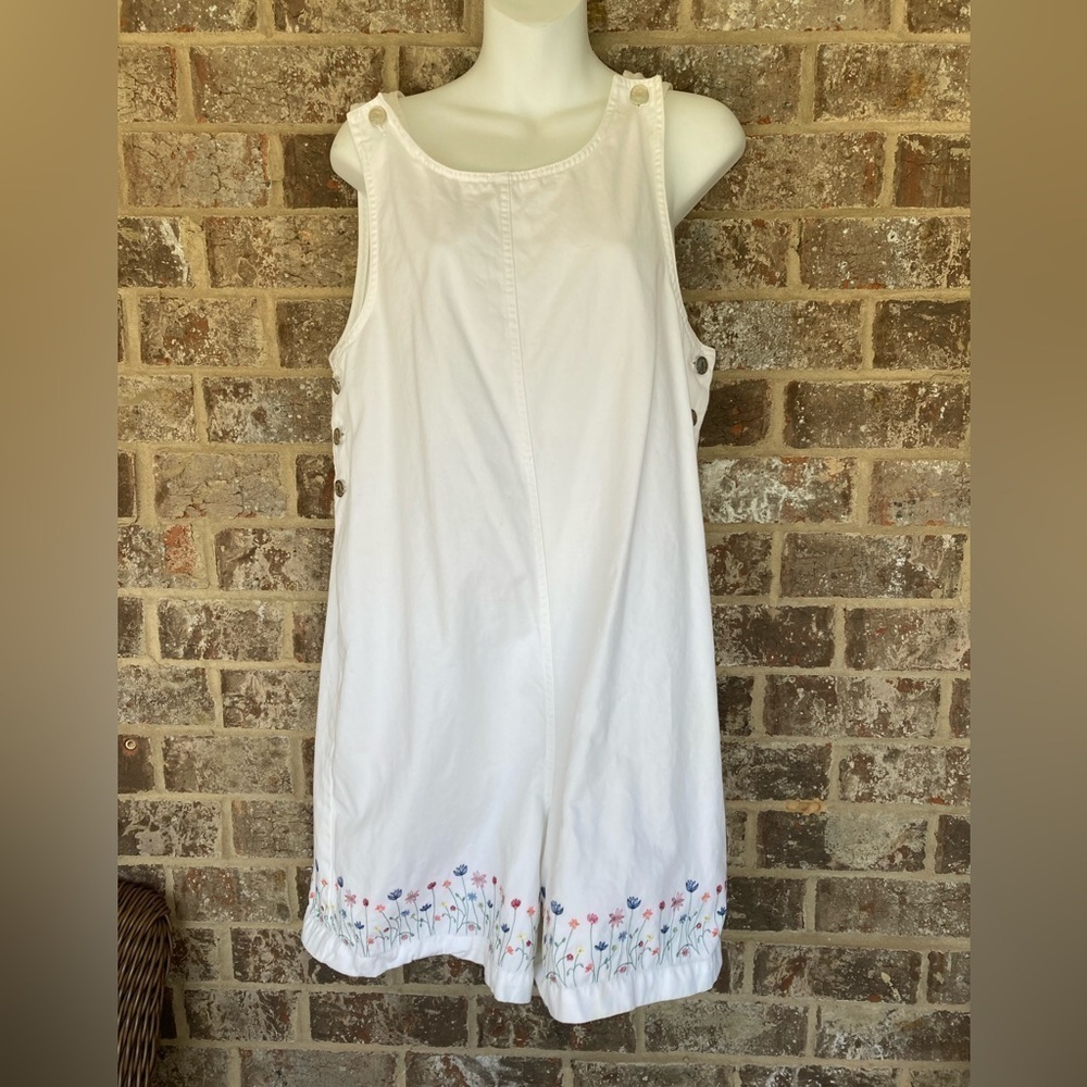 Denim &Co Jumpsuit white shorts size M embroidered Hong Kong